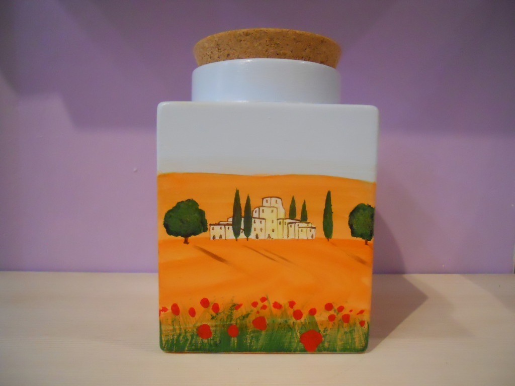 Podere toscano e papaveri