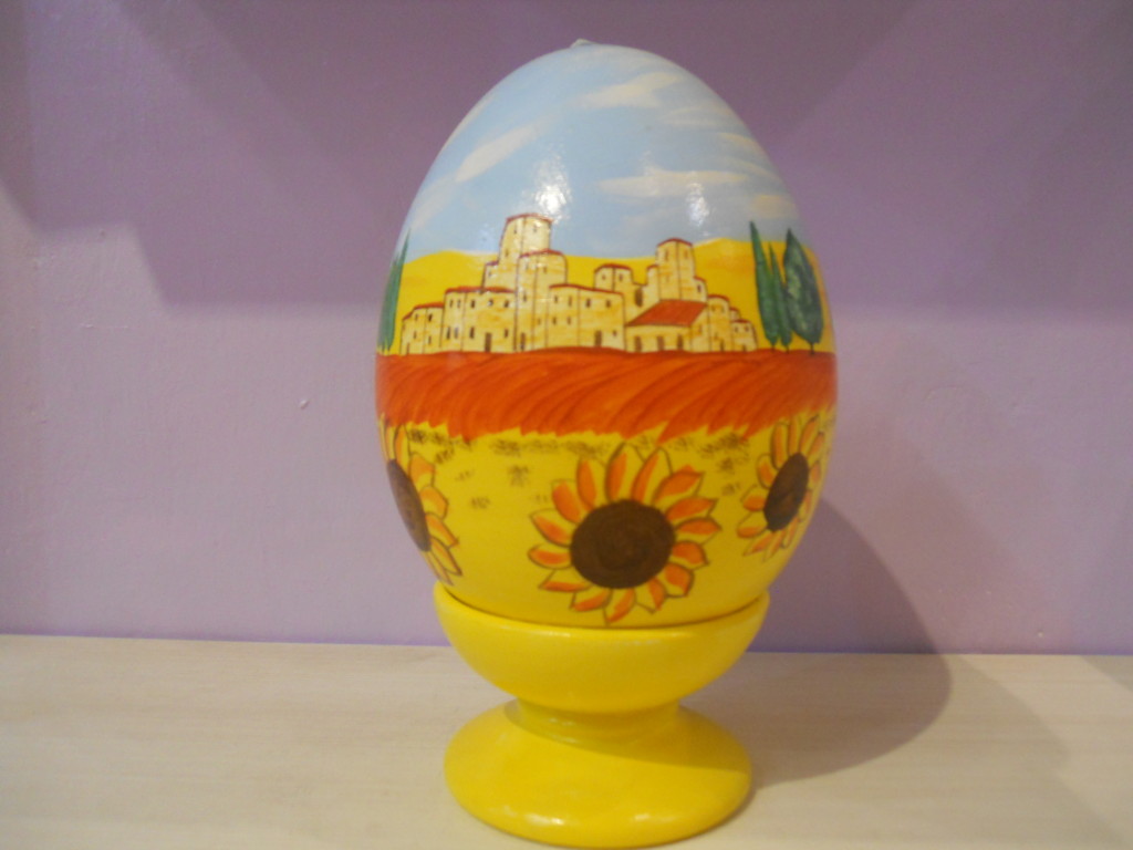 Castello toscano e girasoli